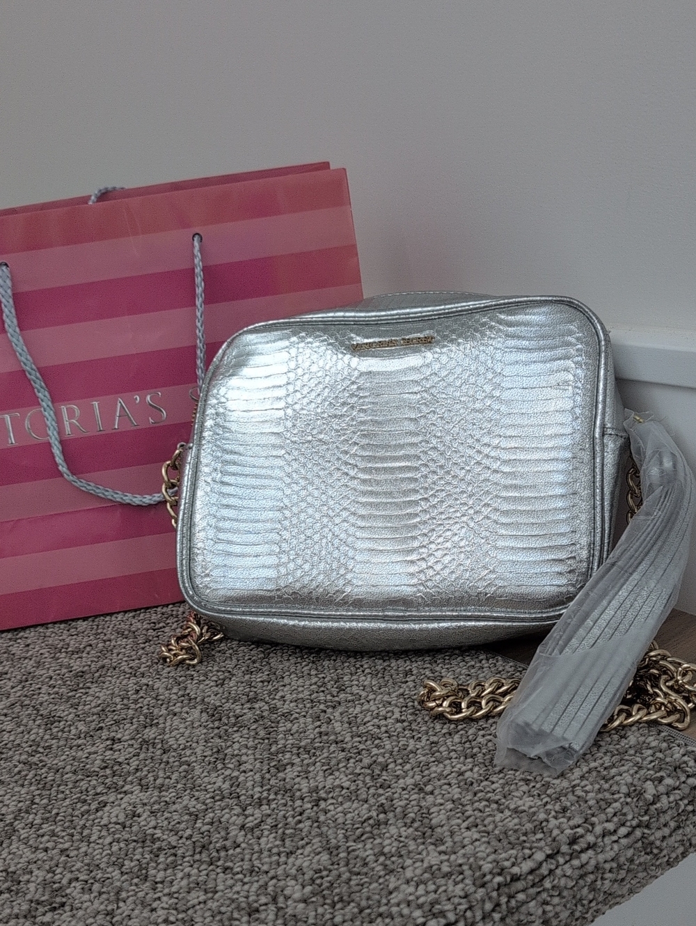 Victoria's Secret Silver Textured Crossbody with Gold Chain. Nwot